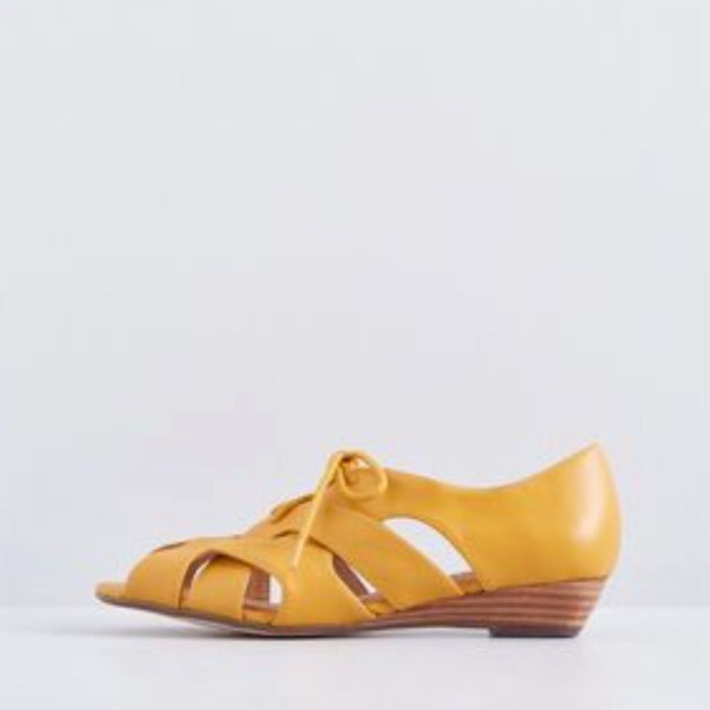 ModCloth Exquisite Interlocking Mustard Sandals - Picture 3 of 8